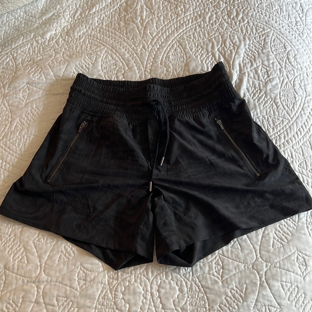 Athleta Camden printed shorts